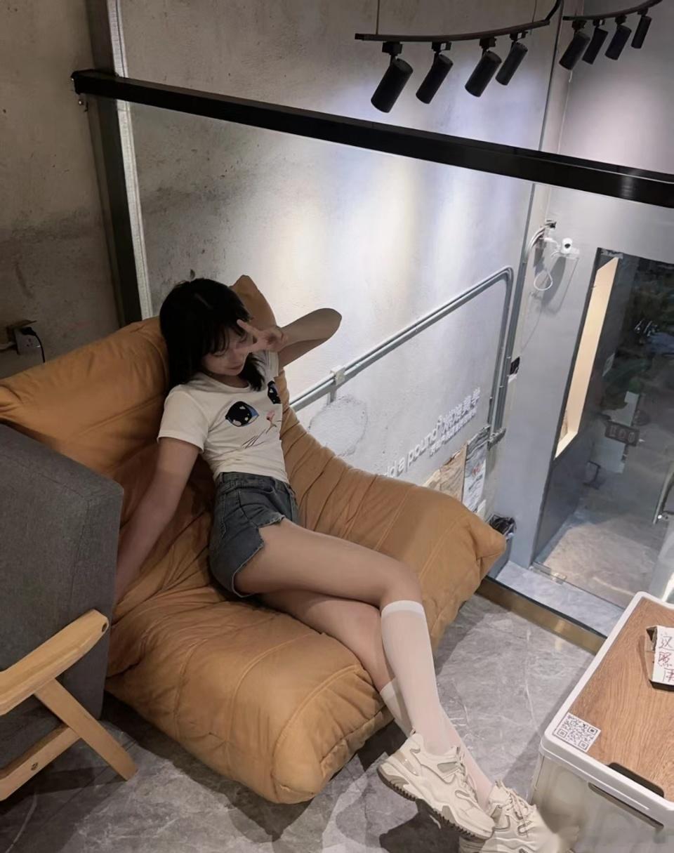 还没睡的🔥呗  来聊天[微风] ​​​
