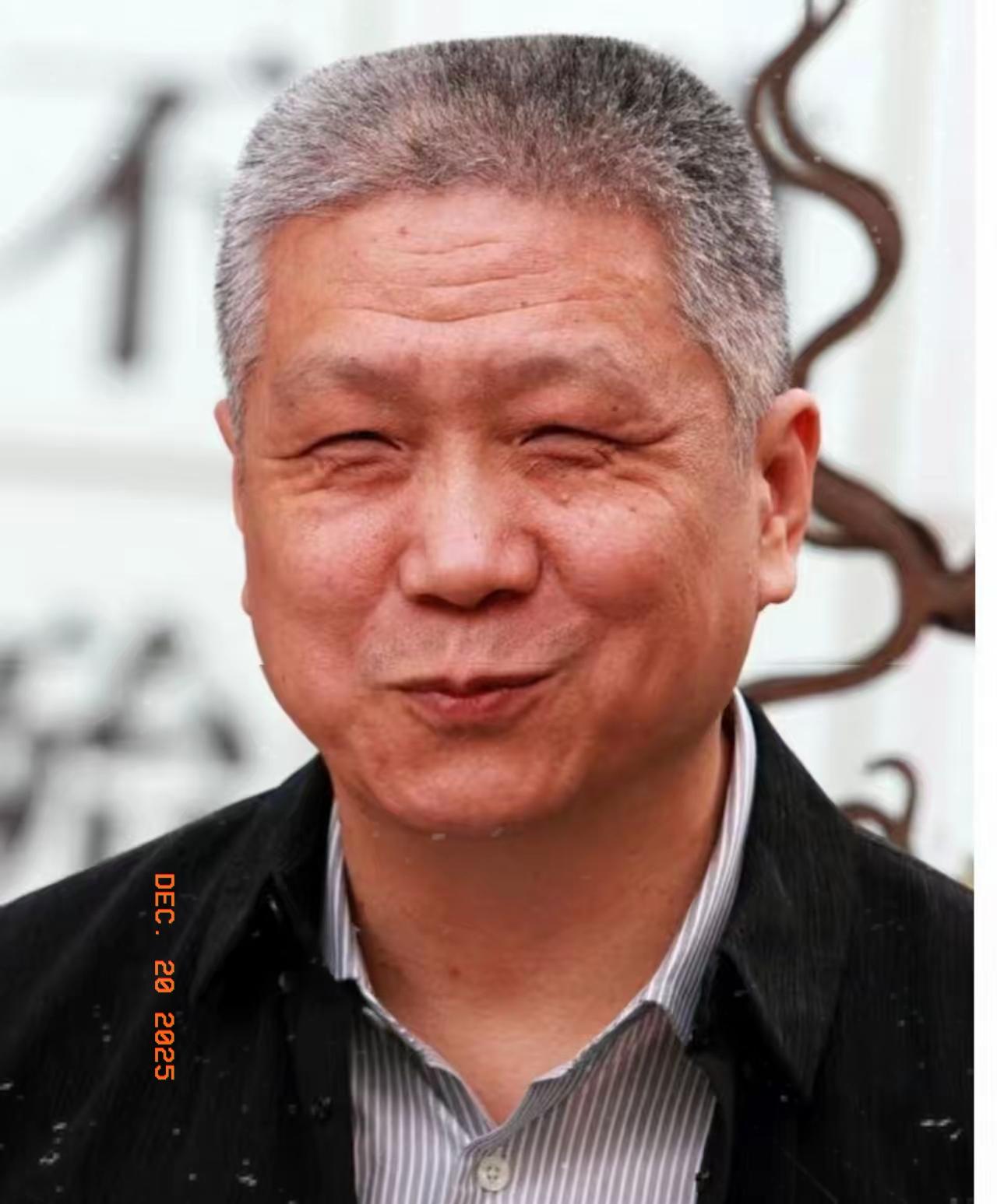 马未都这回算是把天捅了个窟窿。
满朝文武都在装糊涂，唯独他，指着那张发票冷笑：除