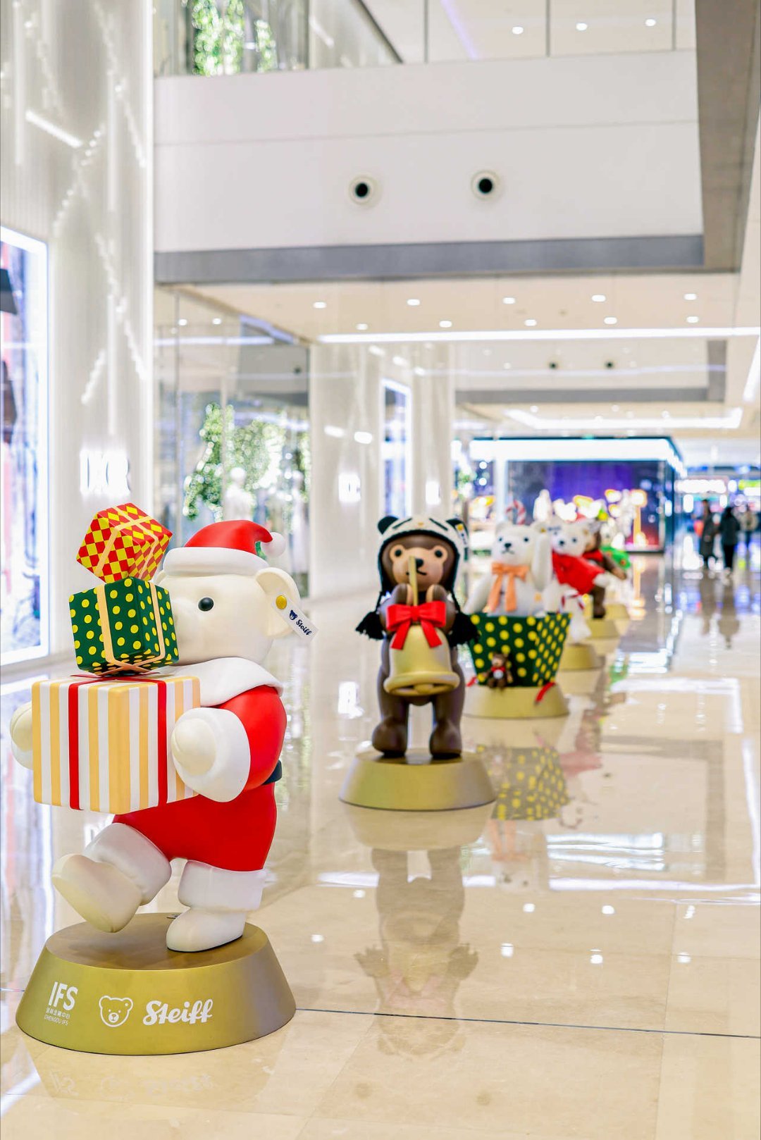12月的浪漫🎄我们一起闯入冬日童话吧从小就很喜欢泰迪熊🧸！谁能想到成都IFS