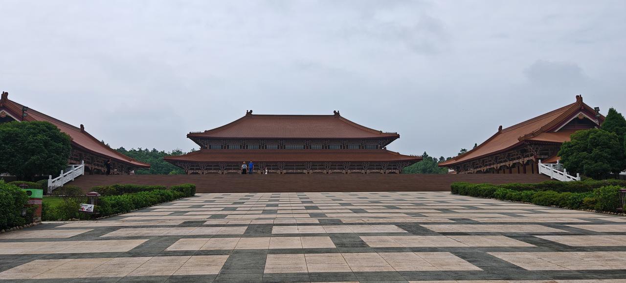 晒图笔记大赛置身宜兴大觉寺，观开阔殿宇格局，恰似弈星参悟的世间大局。寺院布局恢弘