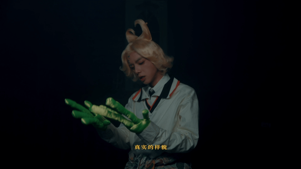 华晨宇半人半兽造型没想到华晨宇这次玩了个大的，半人半兽造型真的让人惊喜满满，这也