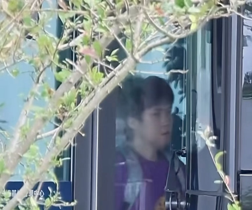 “大头今天发带都戴好了”[笑哈哈] ​​​