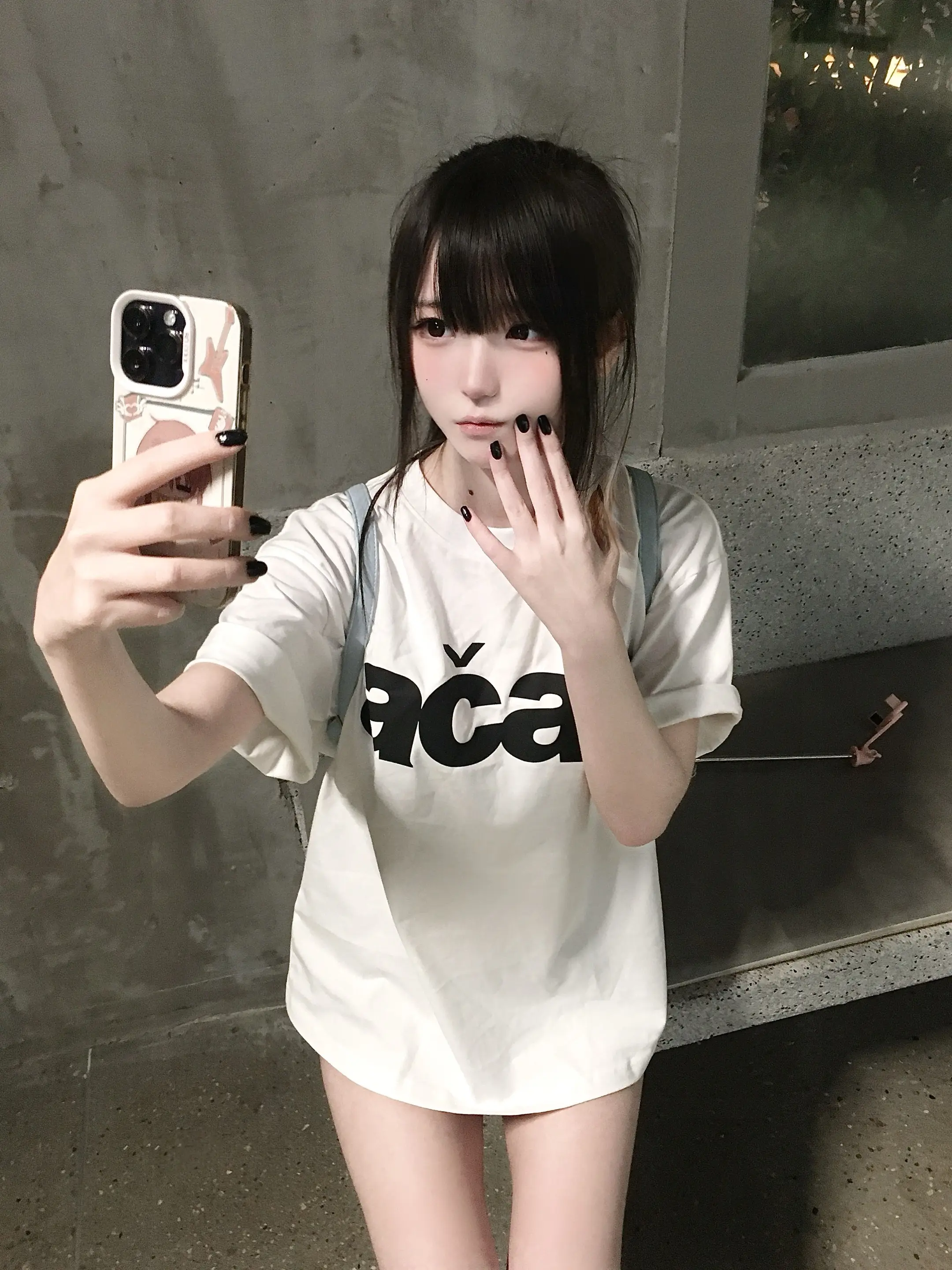 机关枪扫射齐刘海的时候。我低头整理我的齐刘海躲过一劫