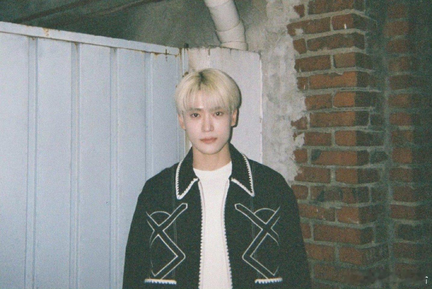 郑在玹自作曲在玹INS 更新未发布的自作曲🎧情人节男孩的情人节礼物🎁🍫💕