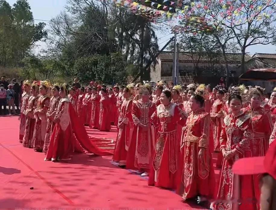 这已经是我今年看到的第三波在吴川搞的外嫁女回娘家活动了。湛江吴川，在全国看起来是