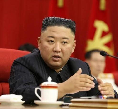 特朗普正盯着伊朗猛炸，金正恩突然连出两记重拳！朝鲜干了三件大事！前两天，天还没大