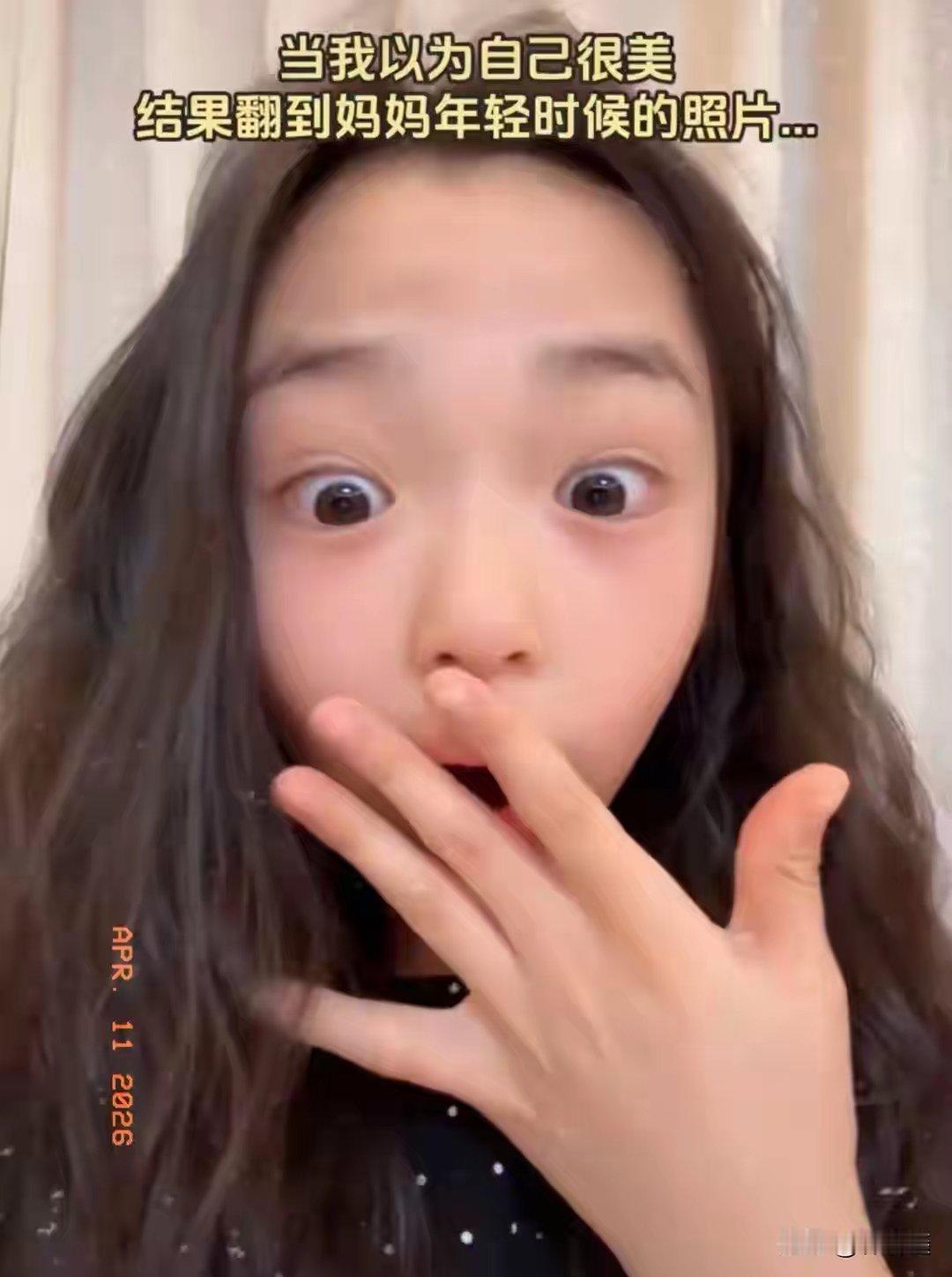 小酒窝晒董璇年轻时候的照片，称妈妈的颜值，还是太权威！ 