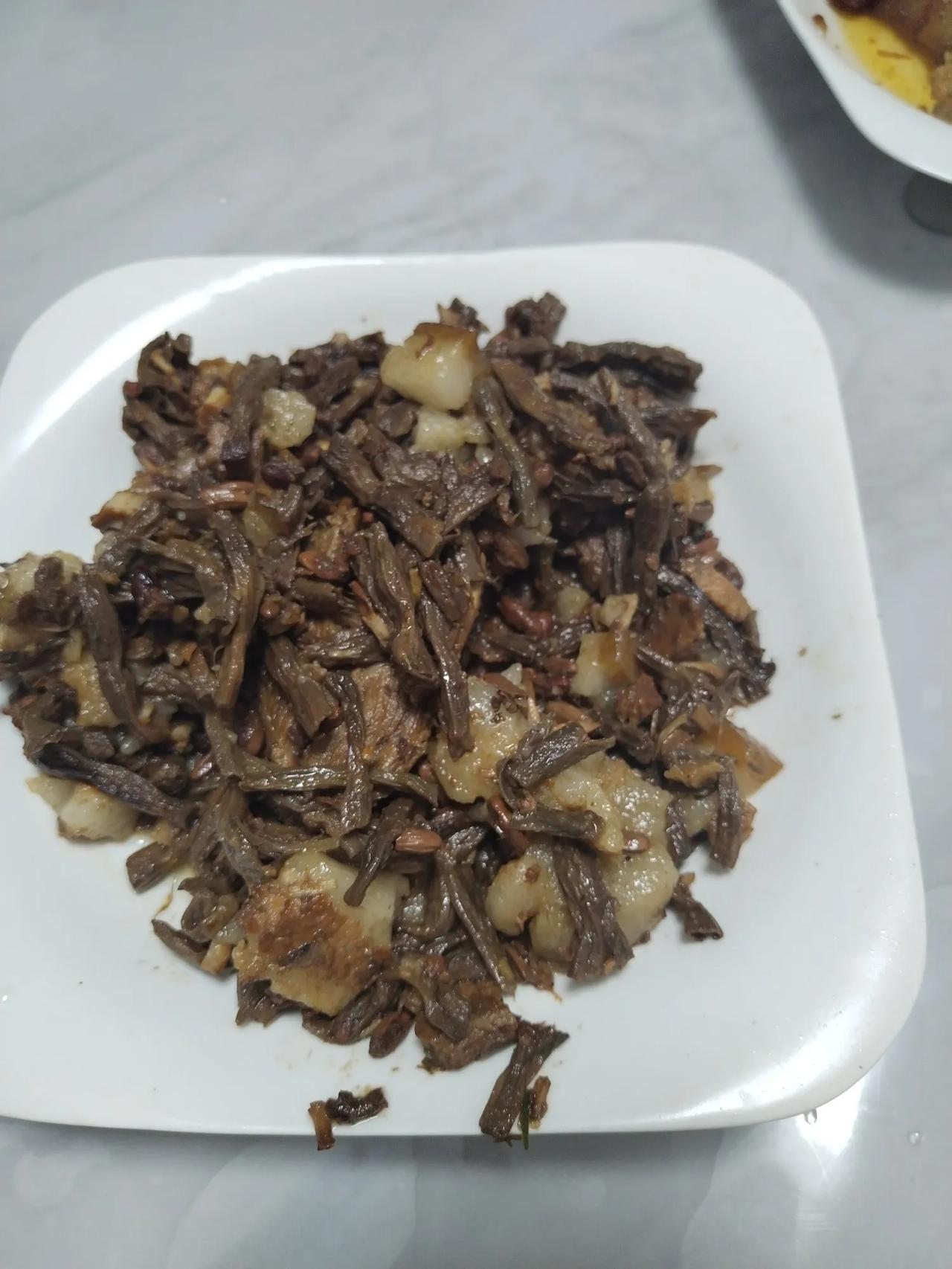 据说这道菜只有我们老家才有！这是我老家办酒席必备的一道菜，非常好吃，你知道我是哪