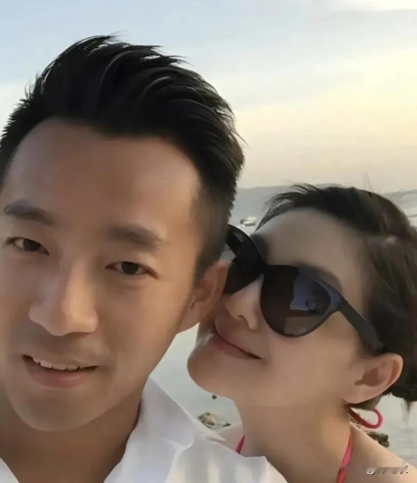 大s应该早点和汪小菲离婚的，可是她却还生什么二胎三胎，真的是不爱惜自己的身体。