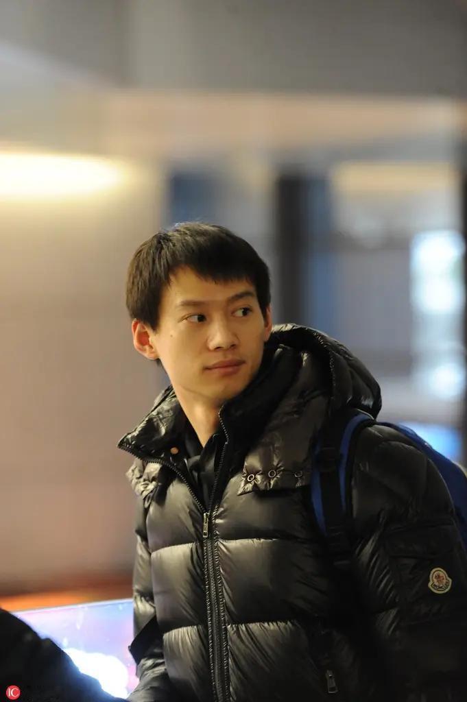 侯主播滔滔不绝，小马哥沉默寡语，周雨支招“十八摸”

中日大战第三盘，梁靖崑对阵