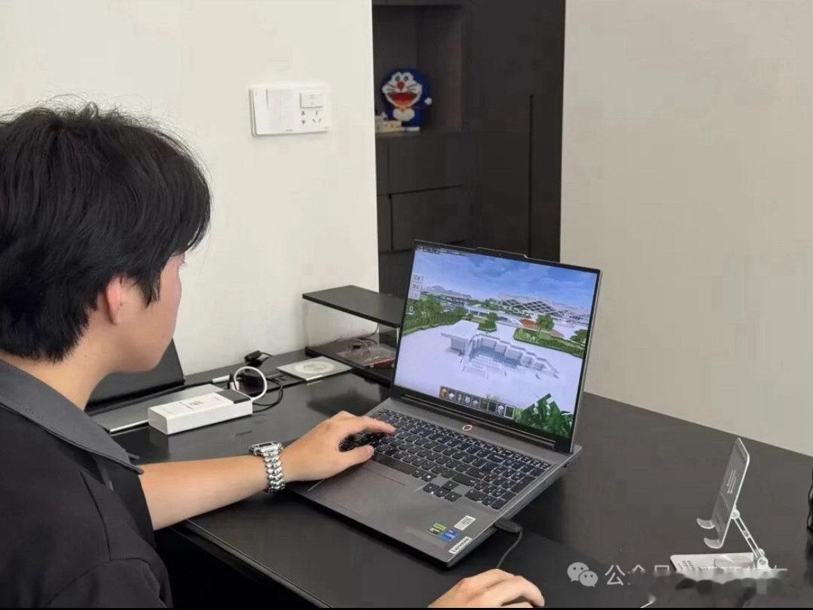 玉环高铁站被搬进游戏万千方块搭建家乡！玉环小伙游戏复刻玉环高铁站。青年创意遇见城