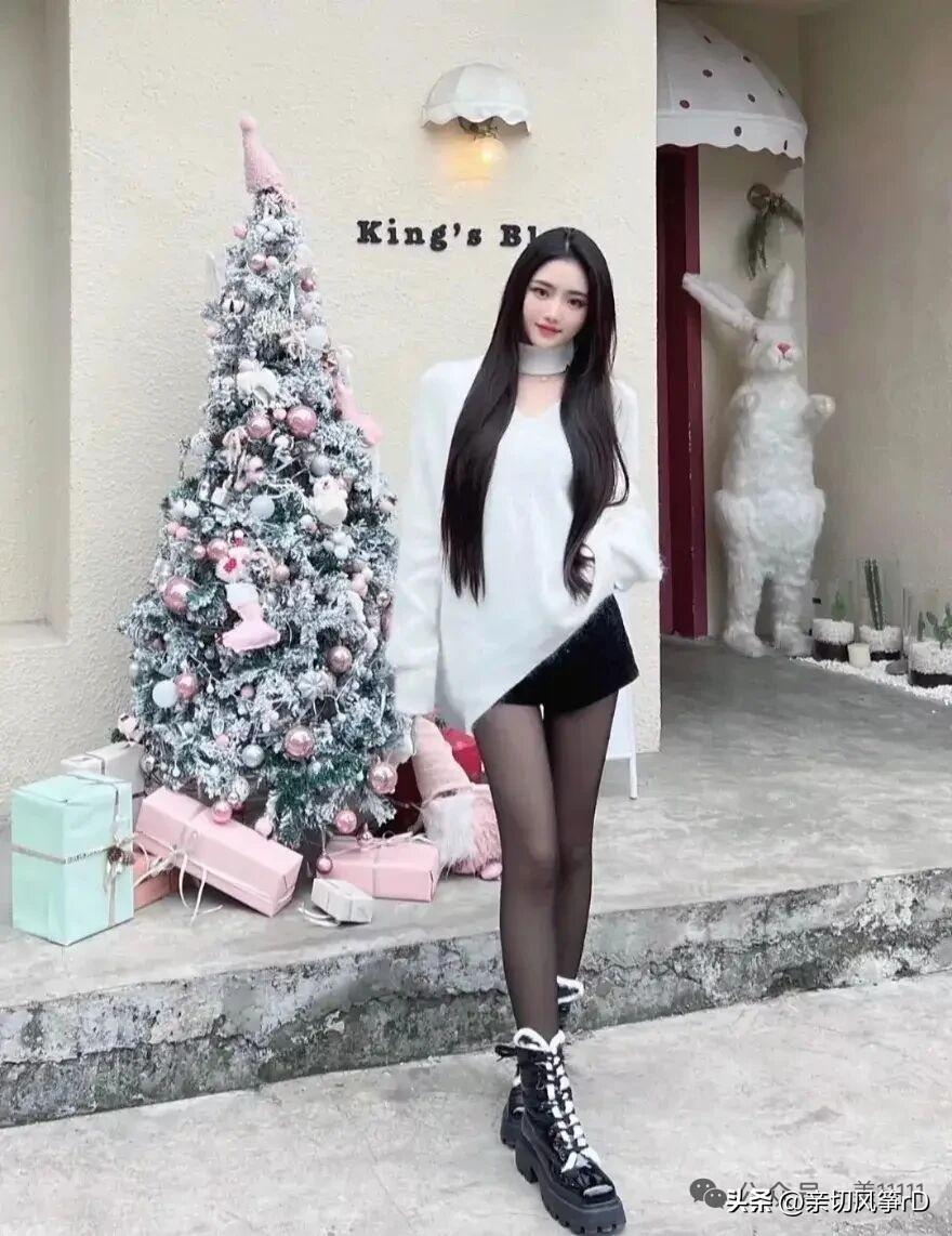 在我心中，美女不只是五官精致。她眉眼间藏着温柔与从容，自带舒展自在的气质，不会刻