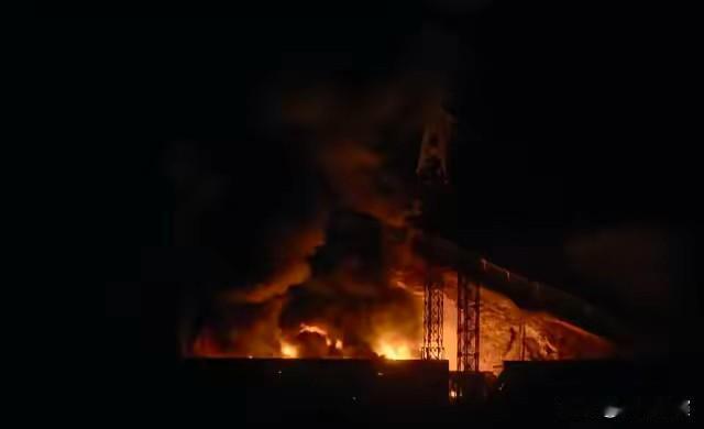 美国入侵委内瑞拉，给世界的三个教训

美国干的这事，真的给全世界敲响了警钟！三个