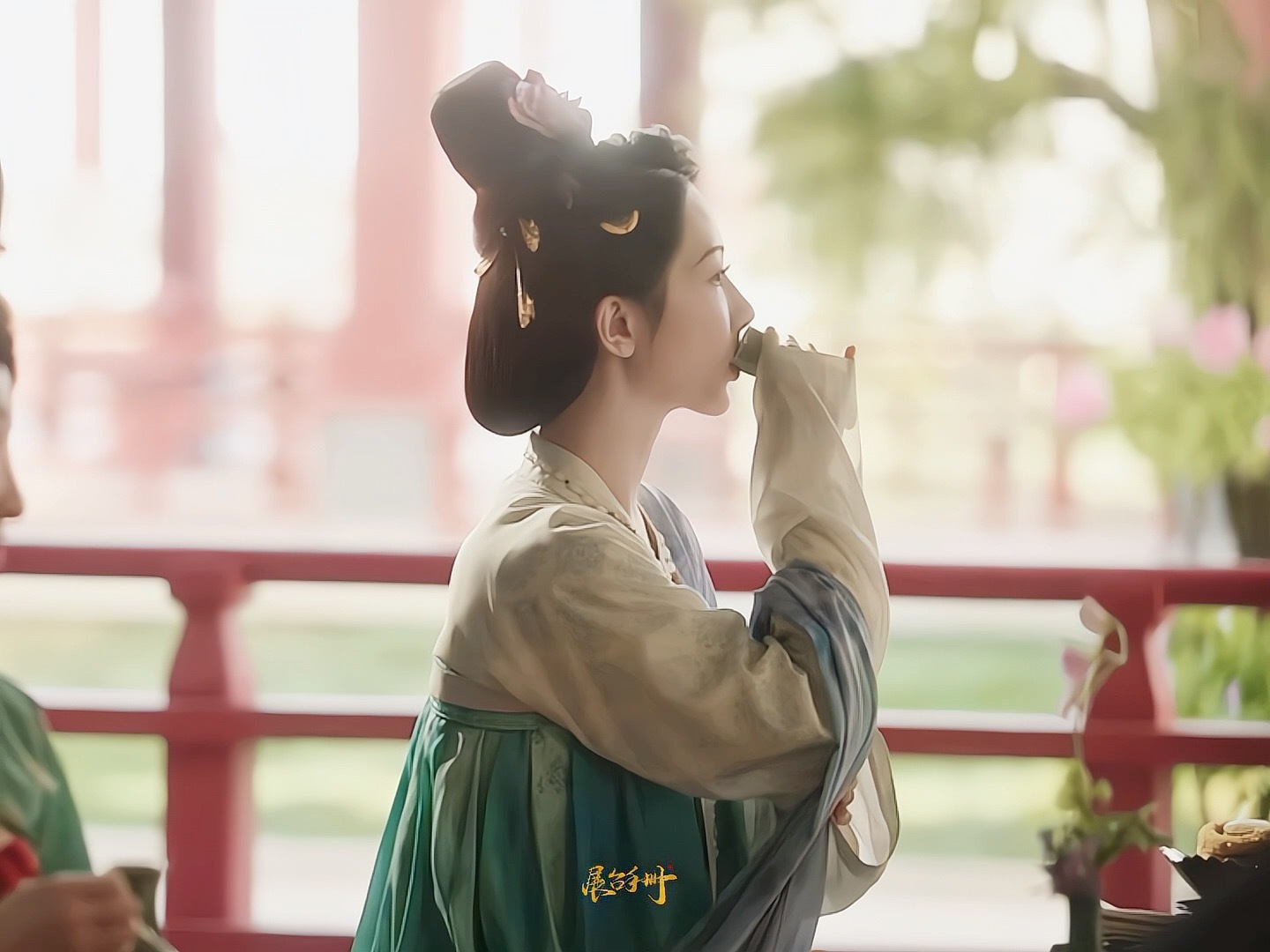 好美的何惟芳 