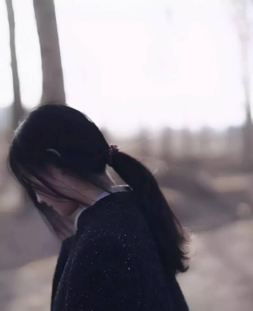 听到一句扎心的话：
爱你的人不一定等你，
但等你的人一定很爱你。

你有没有过这