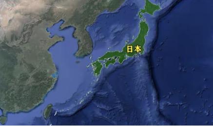 钓鱼岛又出大事了。四艘带炮的中国海警船直接开进去了。日本的船赶紧过来对峙，这阵仗