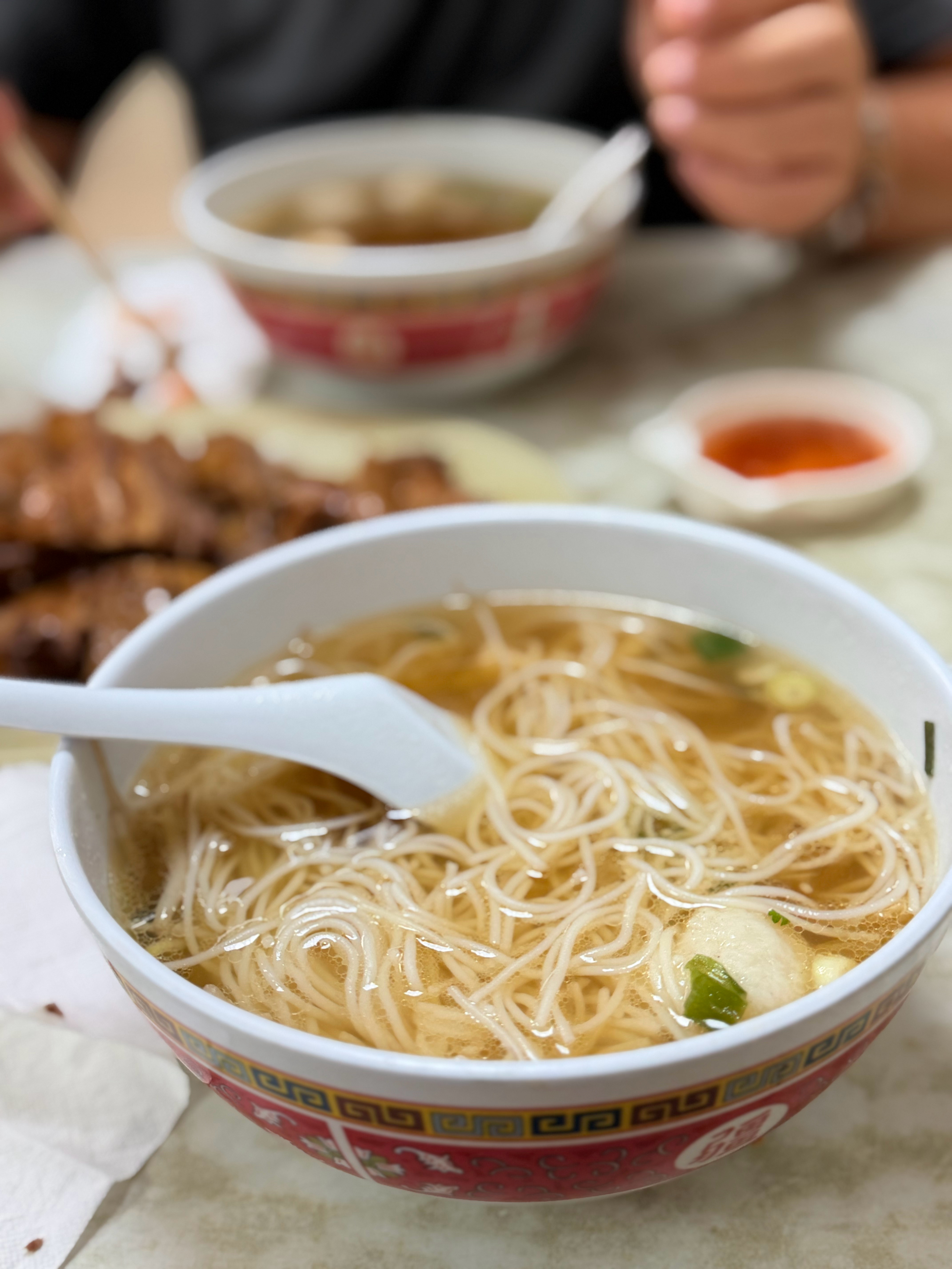 今天去chinatown，正好感觉肚子饿了，石村说我们去吃潮州米粉吧。于是，我们