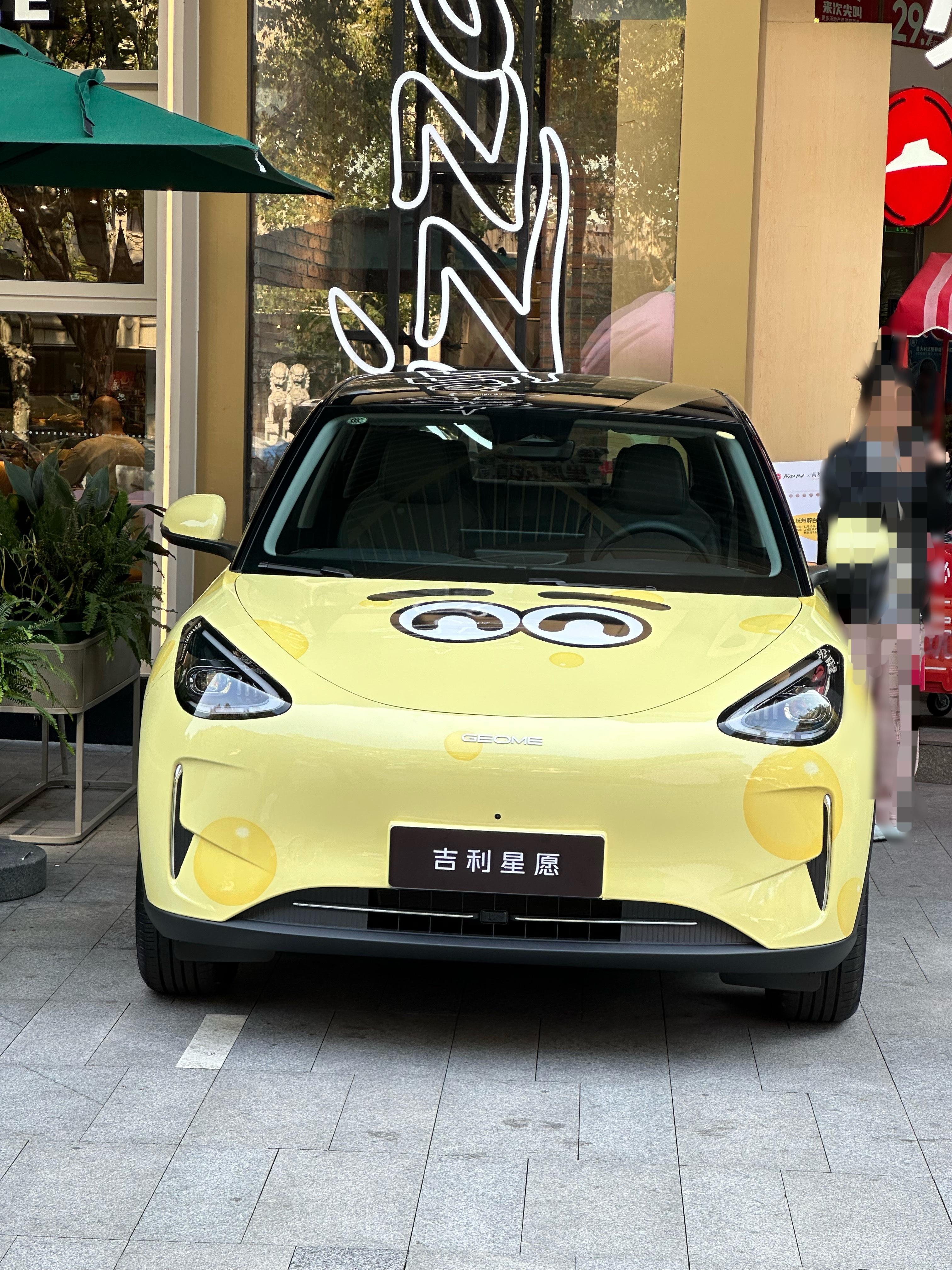 路遇吉利x必胜客这些这车衣还挺好看的！ 