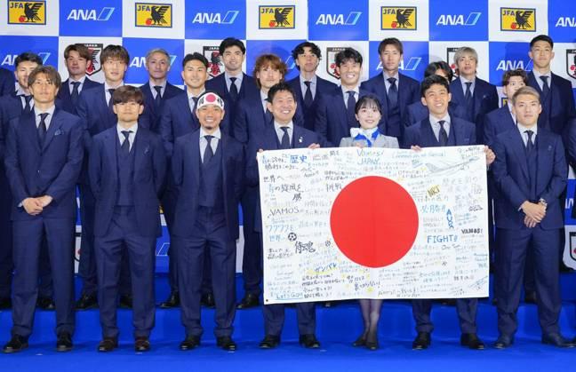 肯定是日本队，虽然身处死亡之组，但至少8强起步。日本队是所有48支球队中最善于打