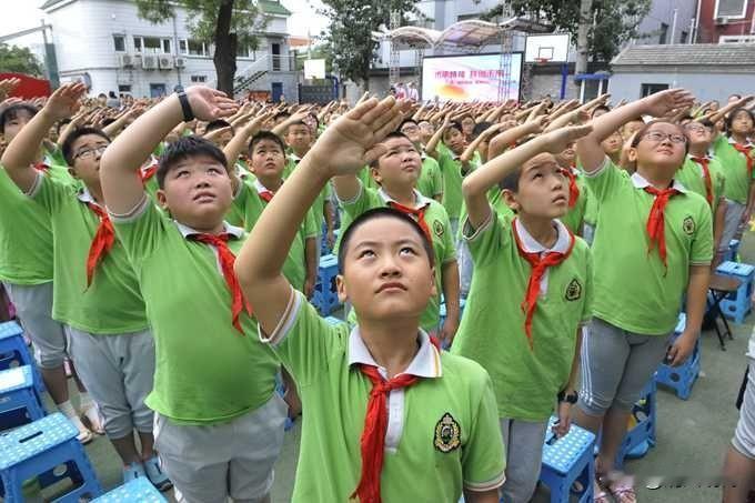 近日，北京市教育部门公布了2026年教育发展新政，重点提出将新增1万个中学学位，