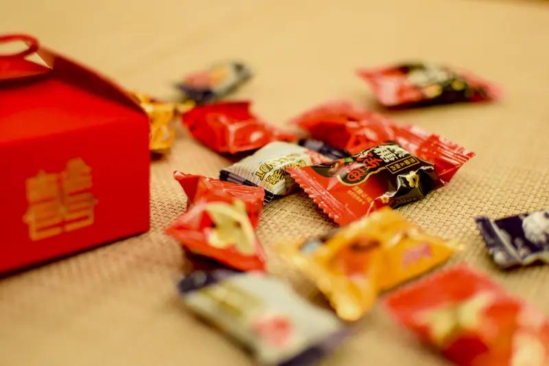 年年顺顺利利，求下联日日甜甜蜜蜜