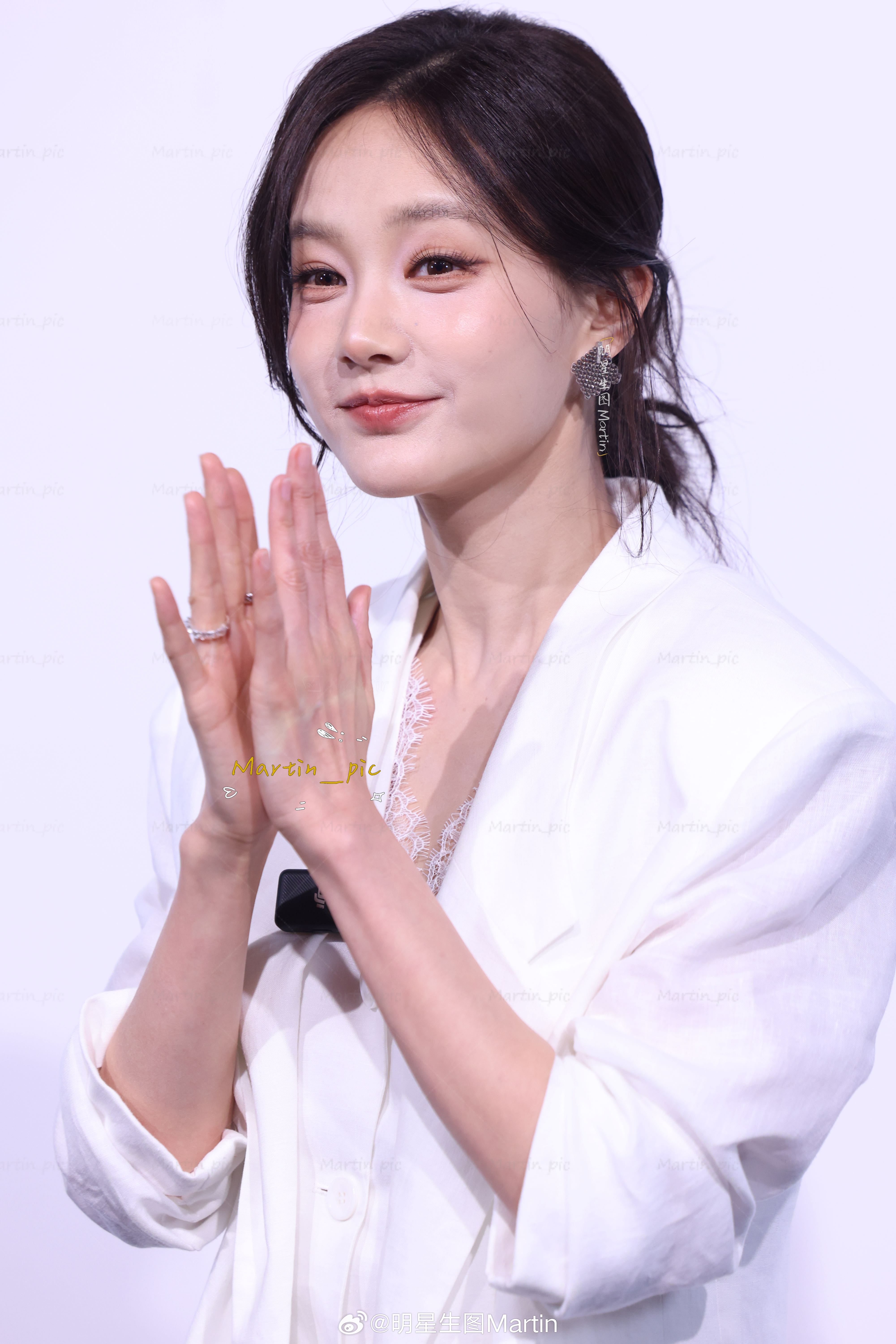 李一桐 .李一桐AW2026上海时装周生图帅气的白西装老婆姐又帅又萌李一桐陈雀儿