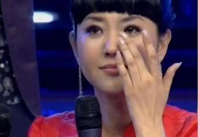 她在央视主持15年，竟只是个临时工，心寒辞职离开后又被高薪聘回。
 
 


主