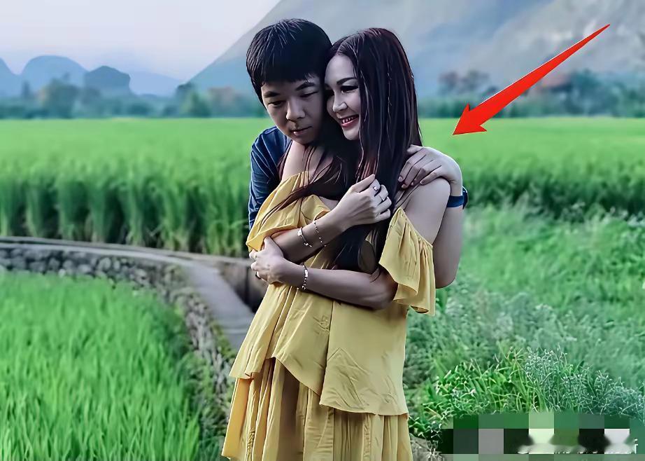 终于理解了何祖光，为了温碧霞也太不容易了！何祖光既想抱得美人归，又想后继有人！如