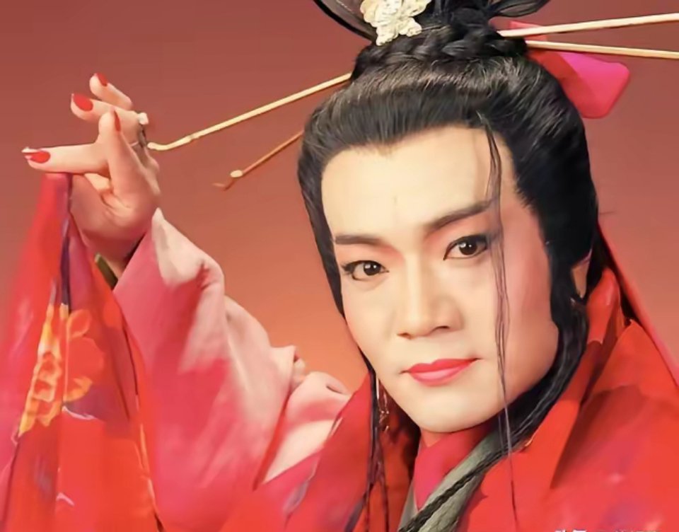 “东方不败”明明是男的，为啥非要找女人演？虽然林青霞演的东方不败非常好，但是也改