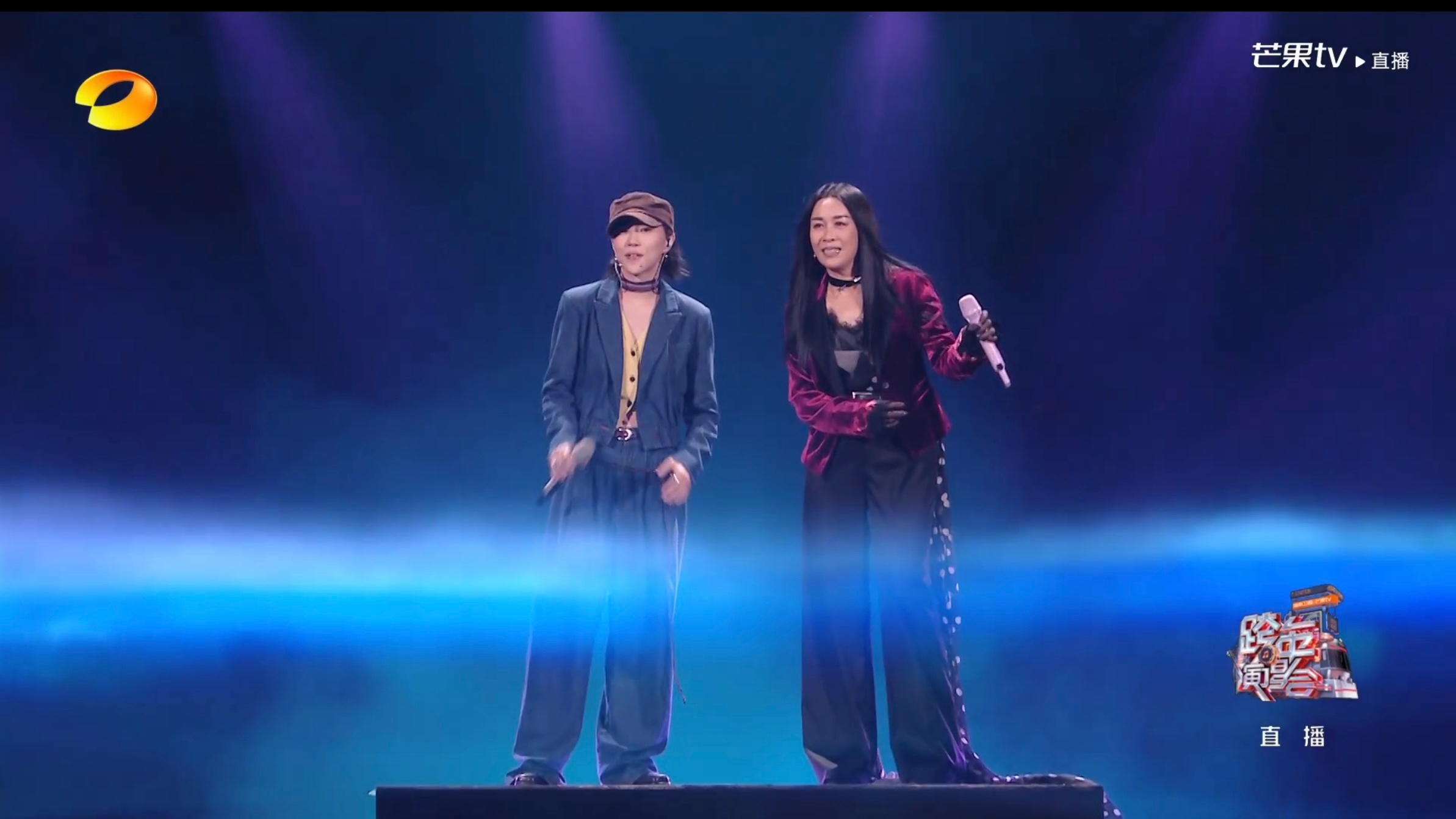 湖南卫视跨年晚会 看到那英和窦靖童合唱突然好想王菲🥺女儿和好朋友合作也好有爱，