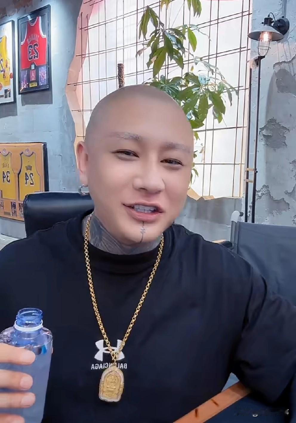 官方领导震怒介入，f/z无奈低头才与可乐说和！

           今晚f/