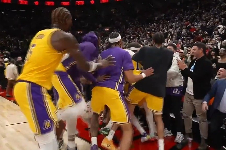 湖人绝杀猛龙 勇士被76人绝杀 球迷和球迷的之间的幸福是不同的 湖人vs猛龙 湖