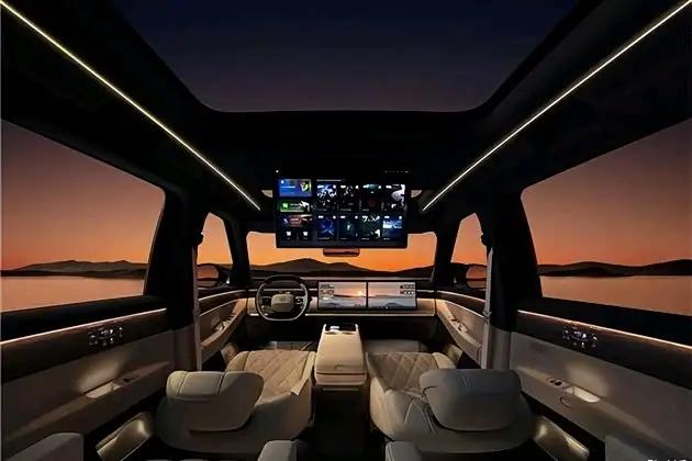 9X新车日常充电时，系统会实时监控充电状态，若遇过载，高温等异常情况时会停止充电