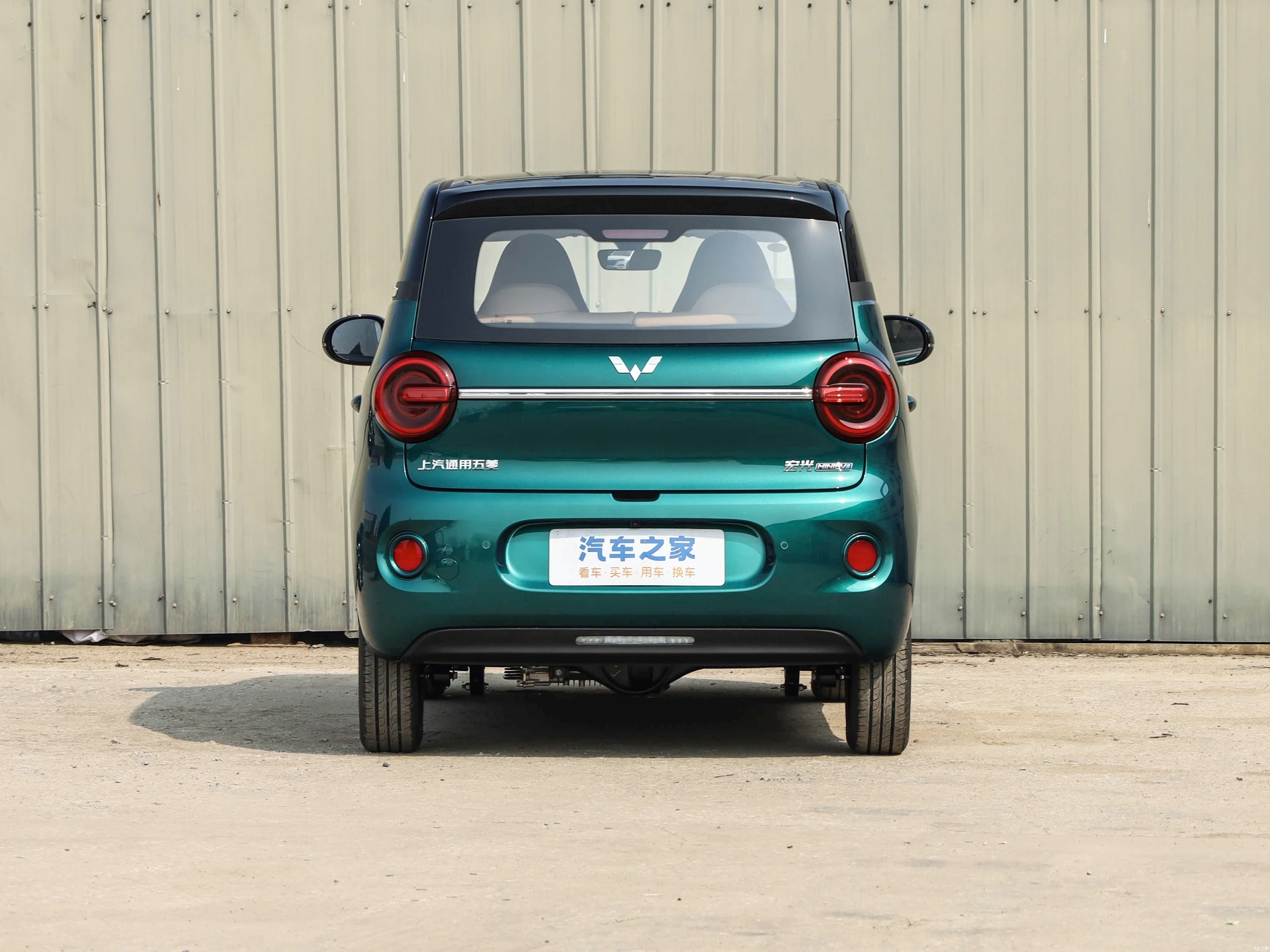 五菱宏光MINIEV越来越有吸引力啊，第五代这个设计很精致，古典美，尤其这个绿色