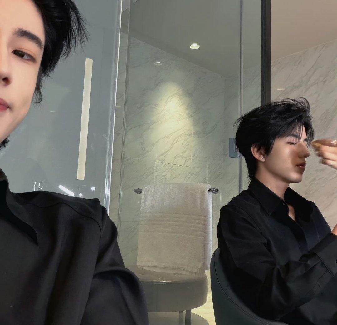💜💙天定良元 💜💙奥利淑元双人杂志首封

日日夜夜定会迎来无尽曙光𝐄?