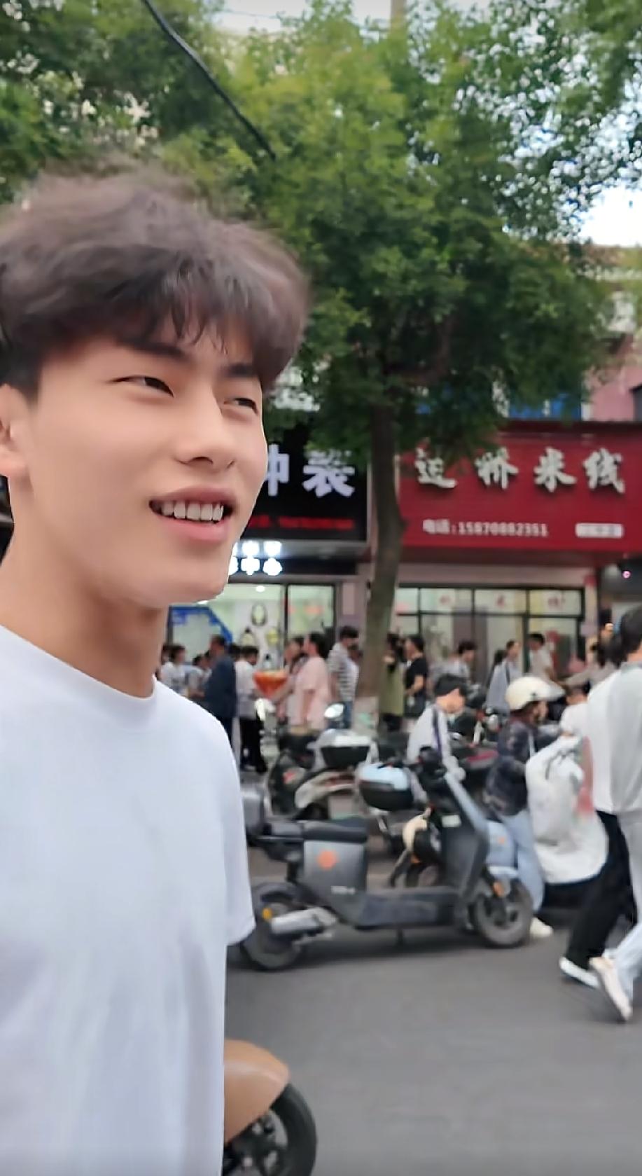 你们是喜欢北京的学霸还是江西的帅哥!
江西的高中生颜值高，生活中很容易接触到，而