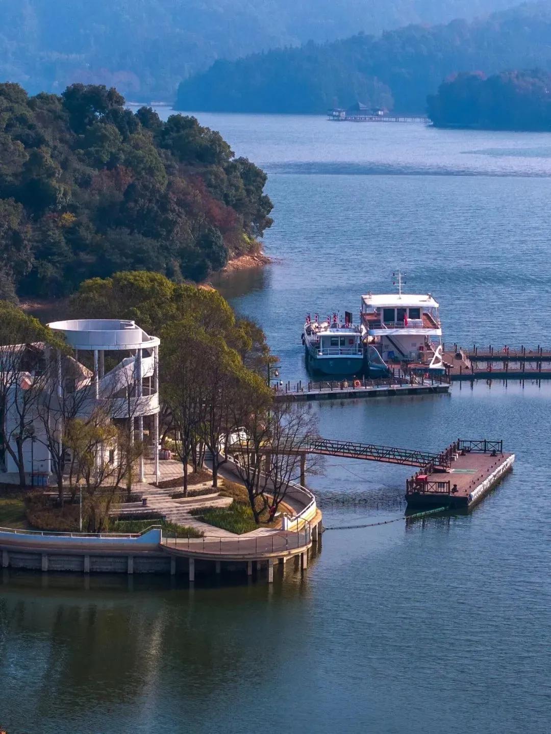 郑州郊区美景。郑州湖边美景 郑州~人民公园 郑州旅游相册 陇海路上的美景 郑州金