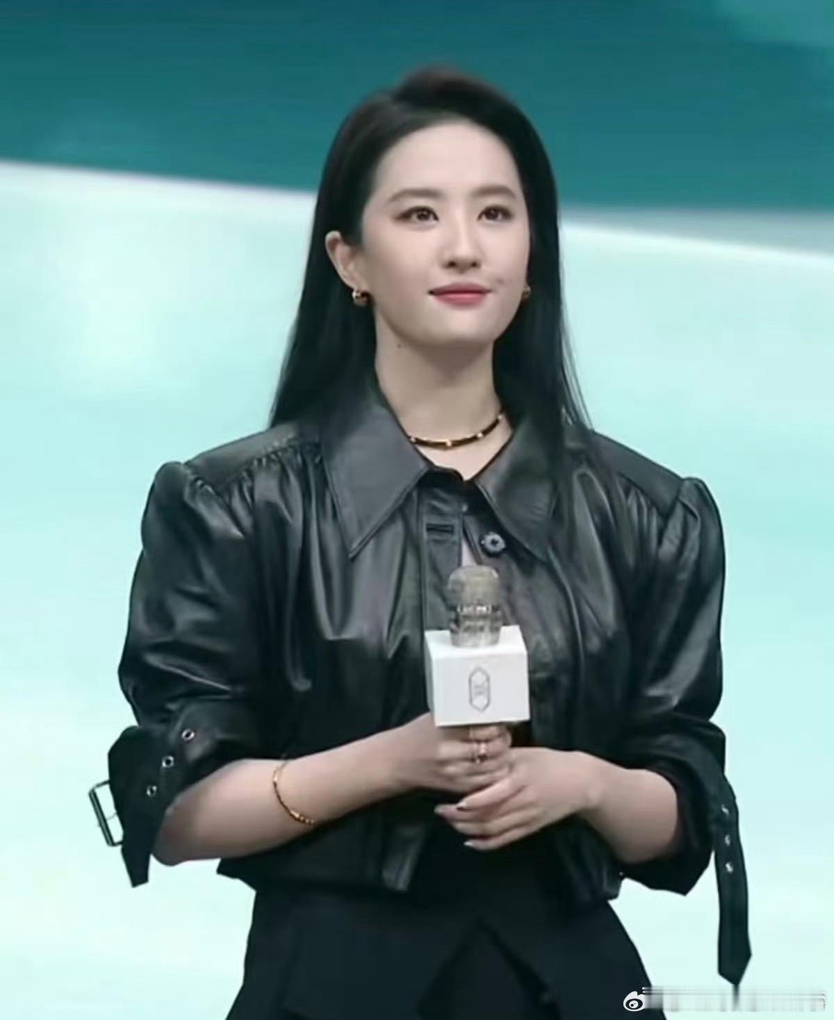 刘亦菲 智界美成啥了[泪]茜茜公主生日快乐[心] ​​​