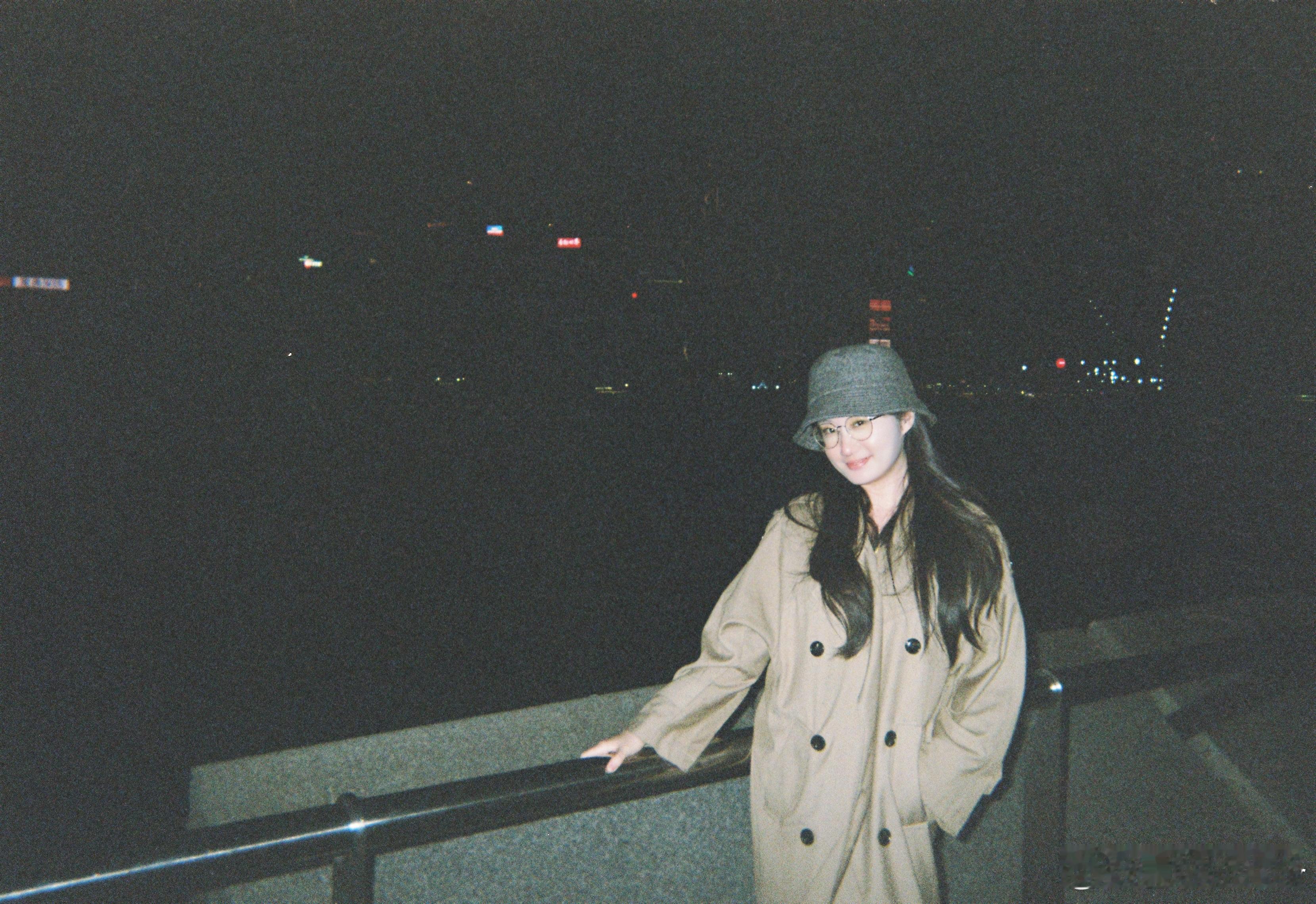 随机洗出胶片一卷 