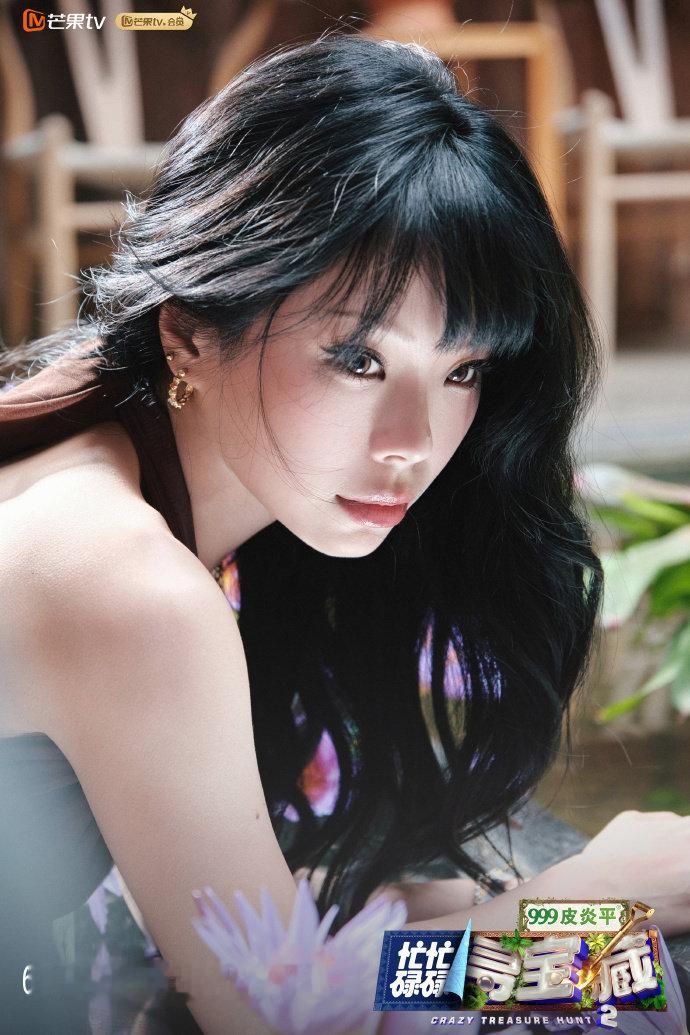 忙忙碌碌寻宝藏花间寻宝大片   万妮达真的太出彩了，昨天《歌手》舞台发挥超稳，越