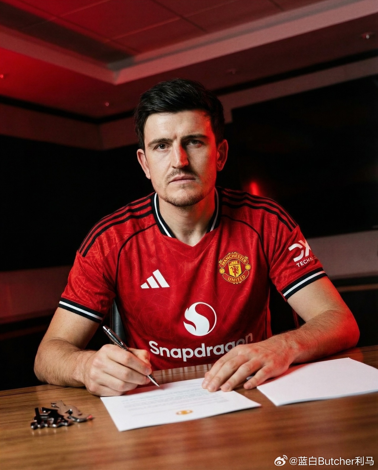 Here we go！罗马诺：马奎尔与曼联续约至2027年 外加1年延长选项03