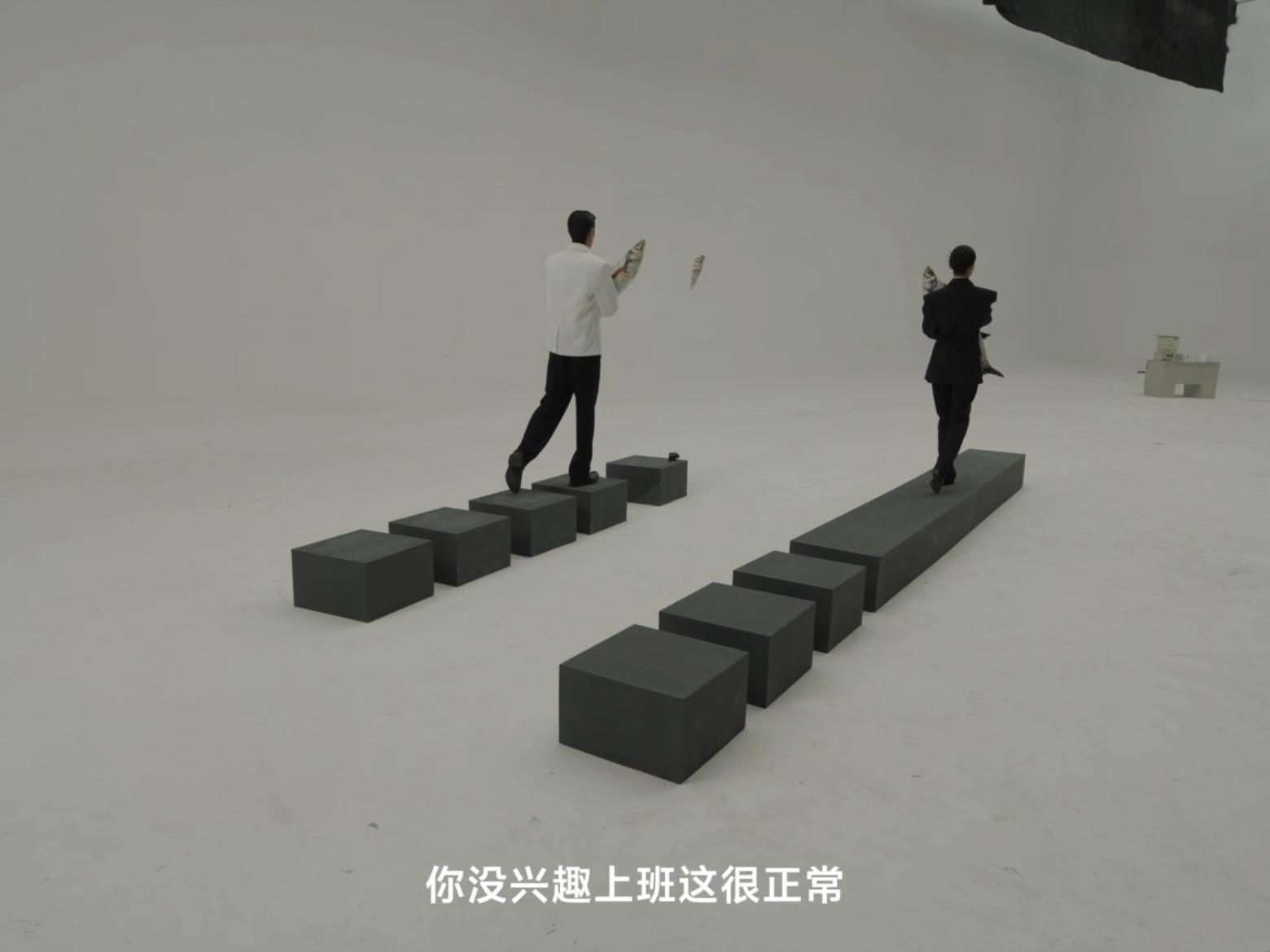 谁说这恋爱好啊！倪萍老师在伊利母亲节视频里可是说“智者不入爱河”，用她的语言、形