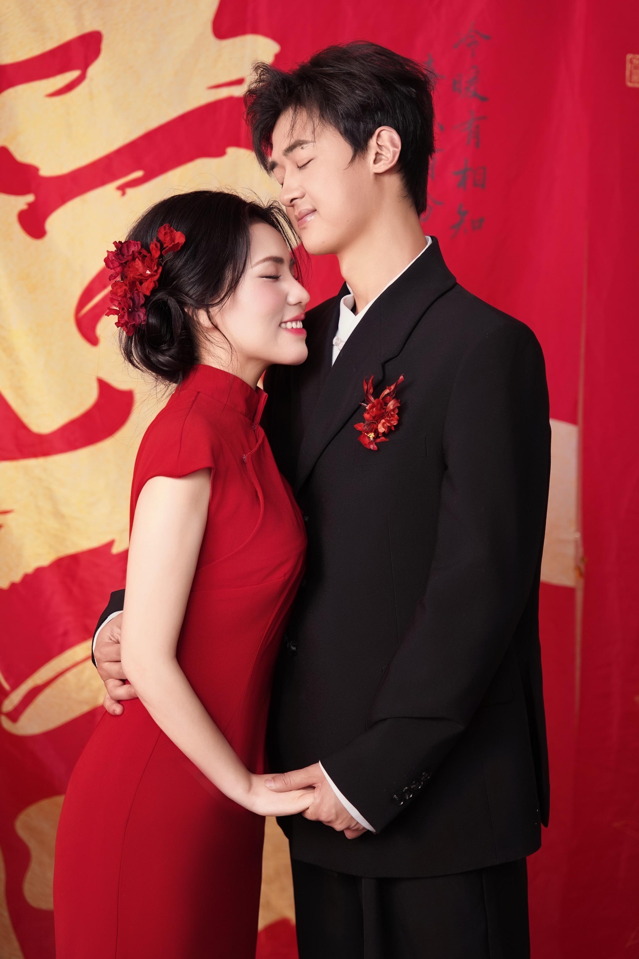 于是  我们共建羁绊  同撑一把伞