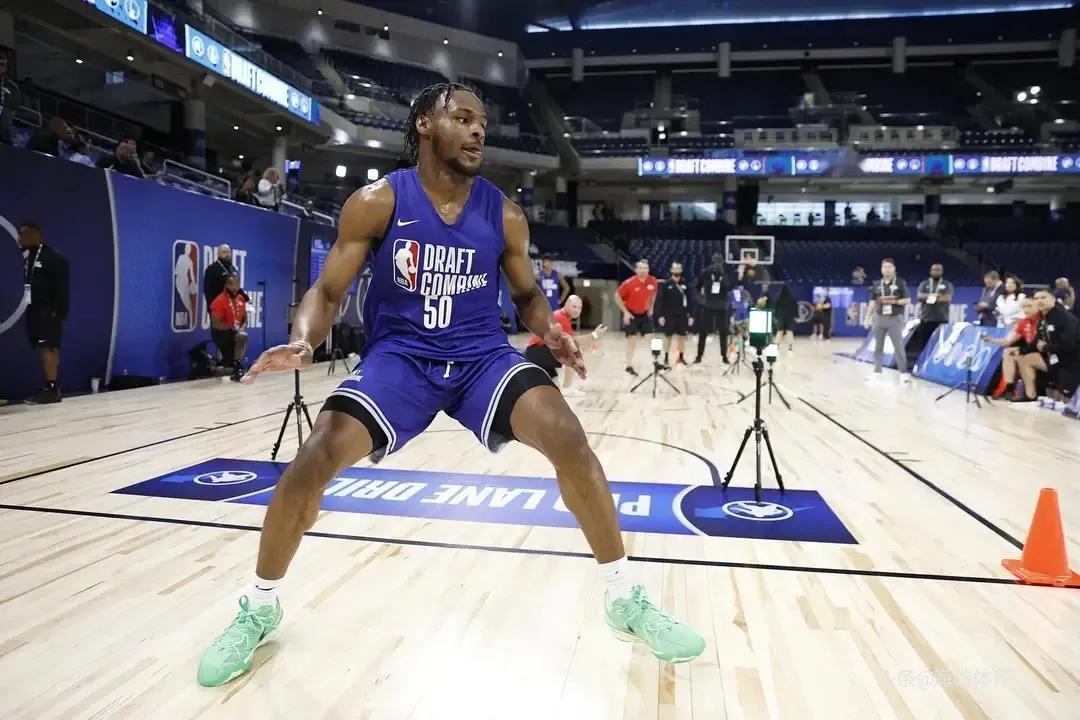 5月25号，重大消息，太阳队要试训布朗尼

布朗尼作为篮球新星，潜力无限。太阳队