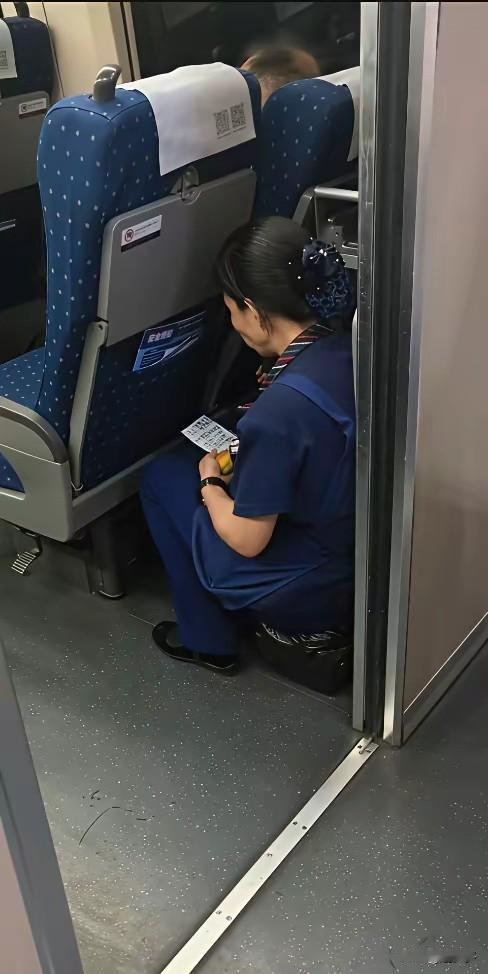 看到高铁上这一幕！你想到了什么吗？