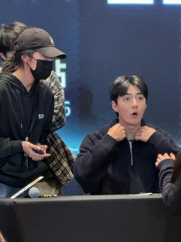 吴世勋上海签售生图 好帅啊！上海签售生图封神，原相机下的颜值依旧抗打，每一个镜头