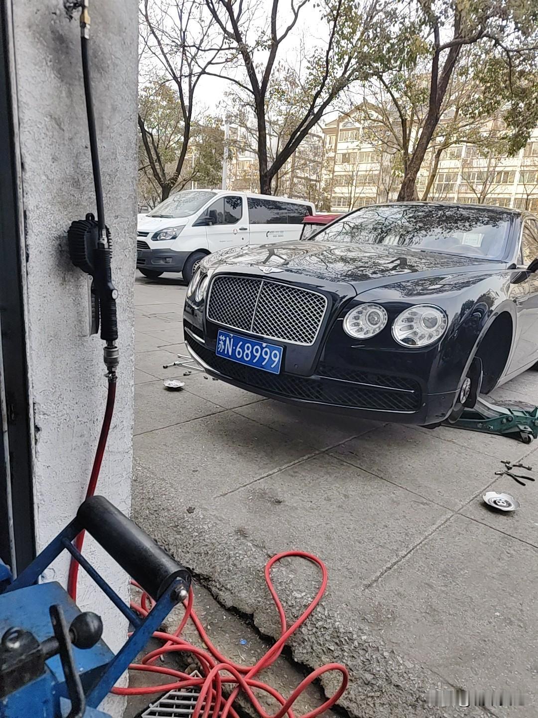 宿迁拍照，还可以啊，都是数字，大宾利，老款宾利也是宾利🙀