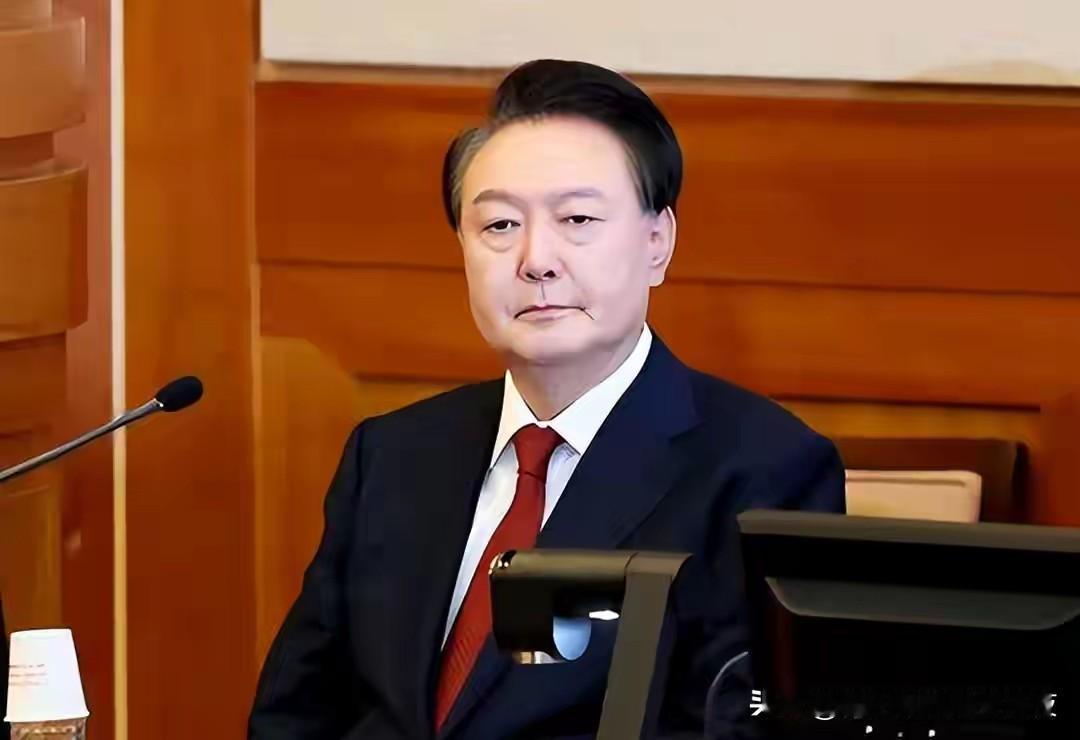 高市挑衅中方另有目的，她现在干的事，跟一年前的尹锡悦越来越像