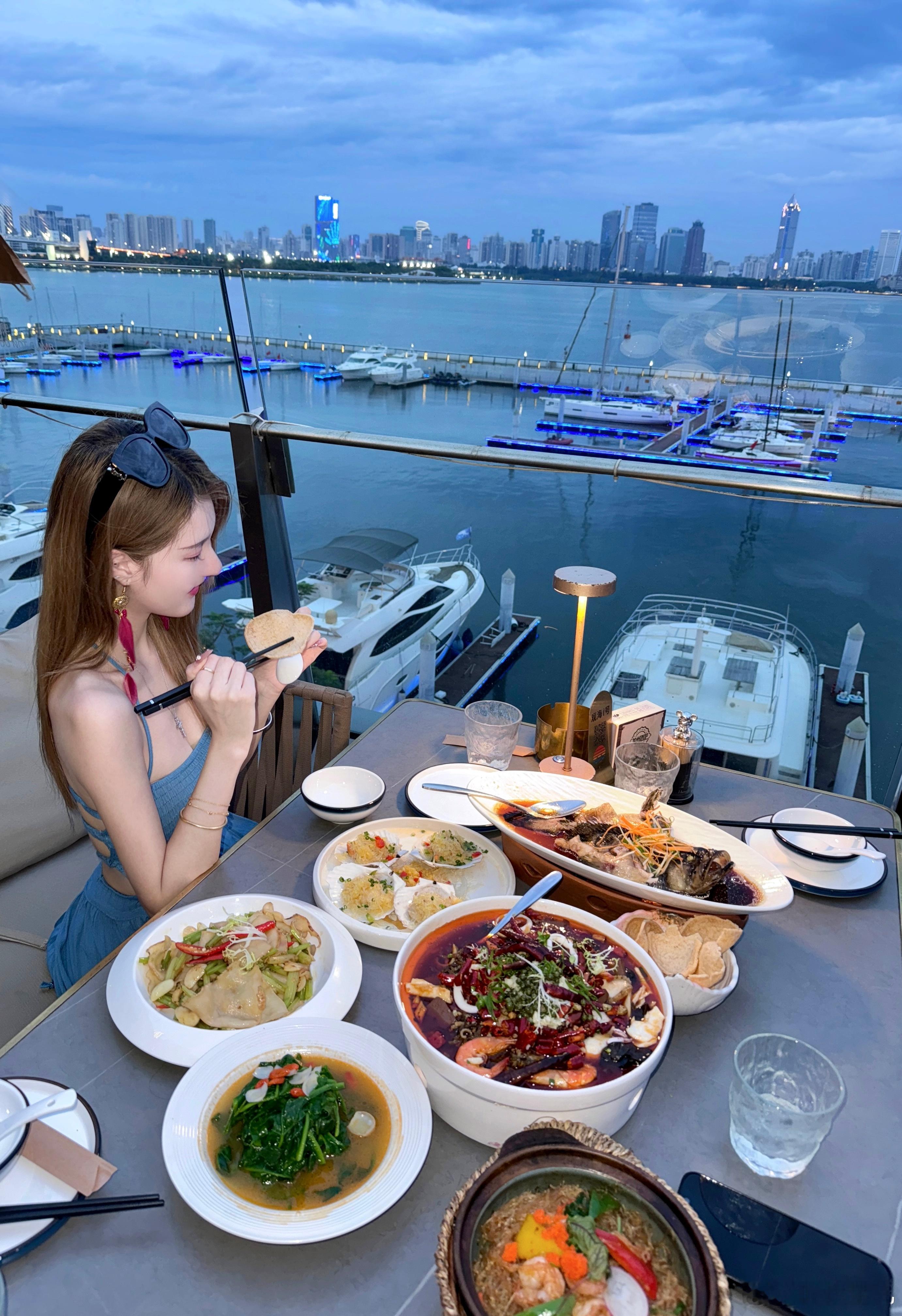 吹吹海口的晚风怎么不算浪漫呢💙#一起过夏天#  ​​​