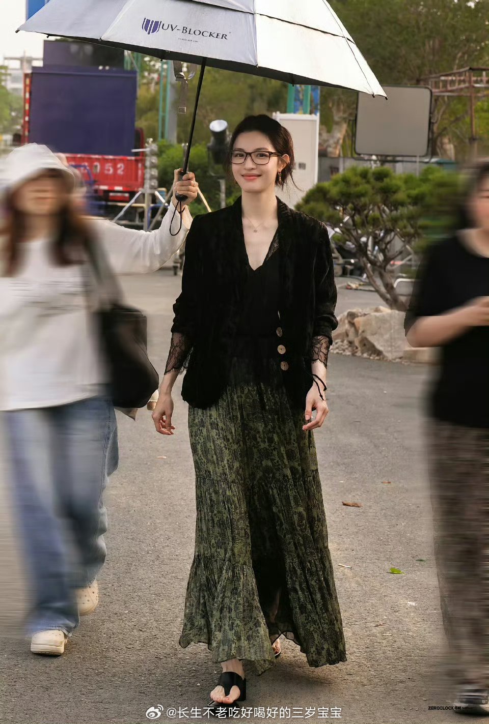 钟楚曦听到身材很曼妙的反应笑死！粉丝当面夸“身材太曼妙”，钟姐直接一个傲娇小白眼